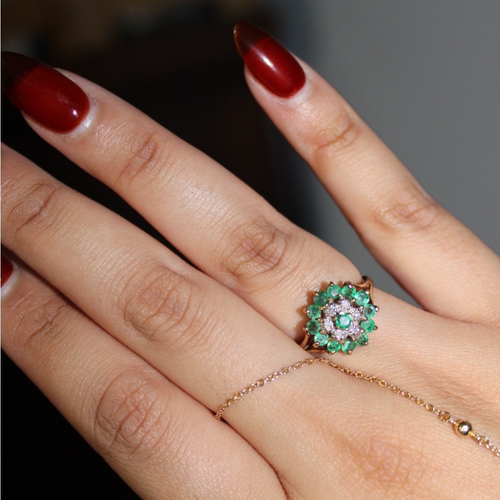 14k gold Emerald green and diam flower ring sz 6